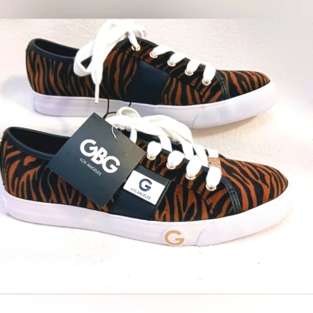 NEW! GUESS Tiger Animal Print Sneakers Womens 8 Brown Velour Avant Garde Glam‎